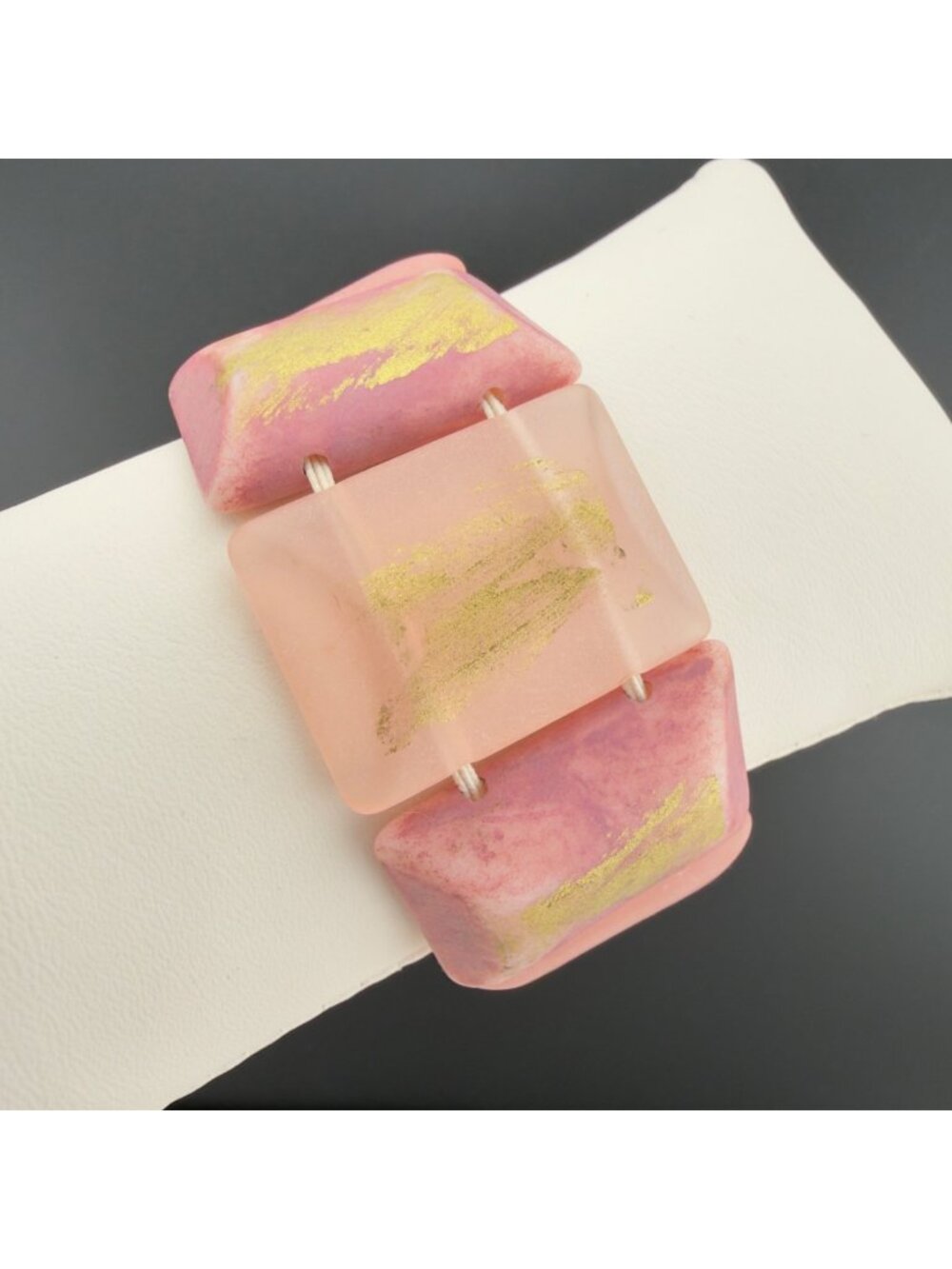 Vintage Mod Chunky Pink Plastic Stretch Bracelet Frosted Panels Gold Accents